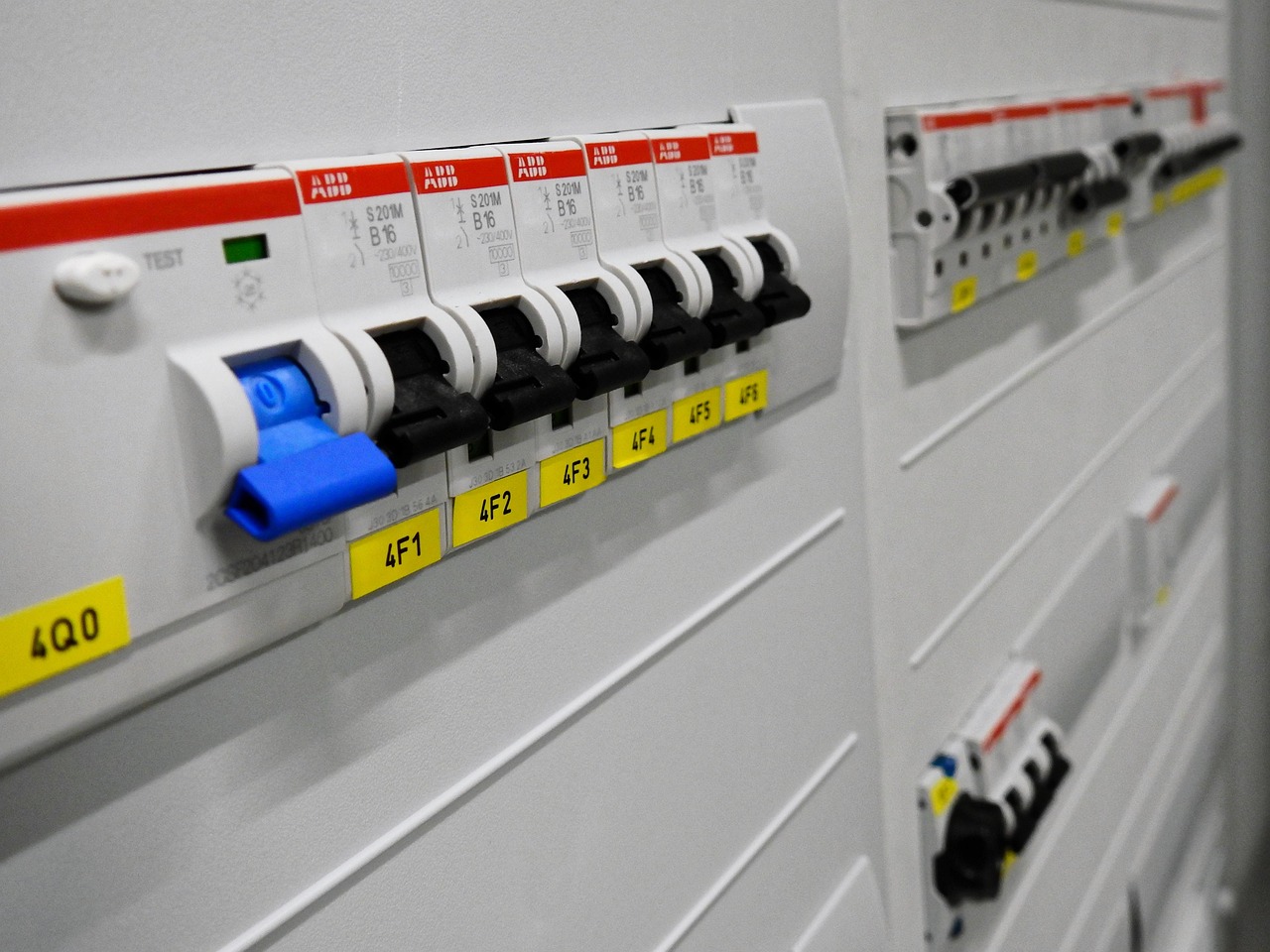 switchgear 2069758 1280