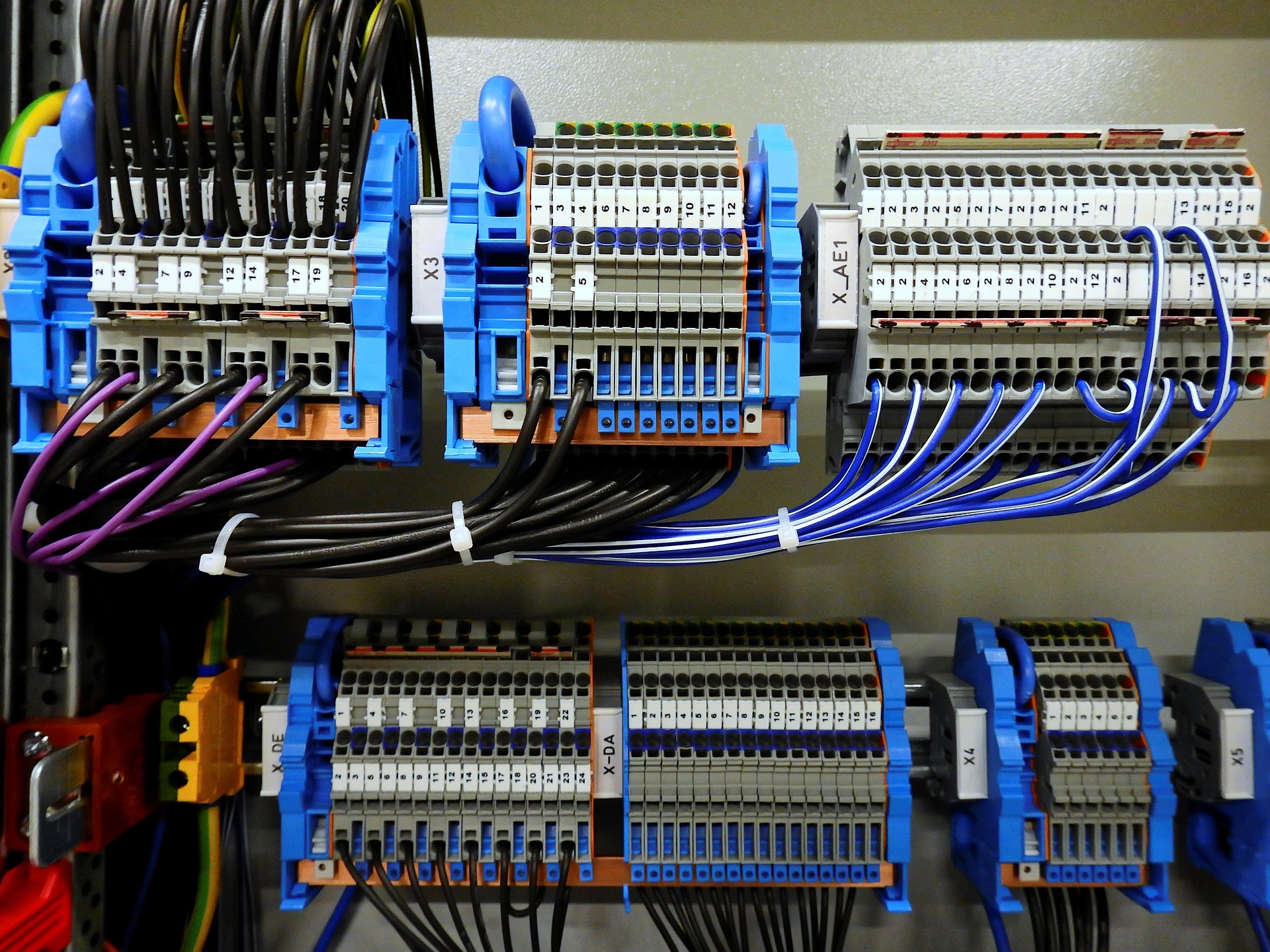 switchgear 2069791 1920